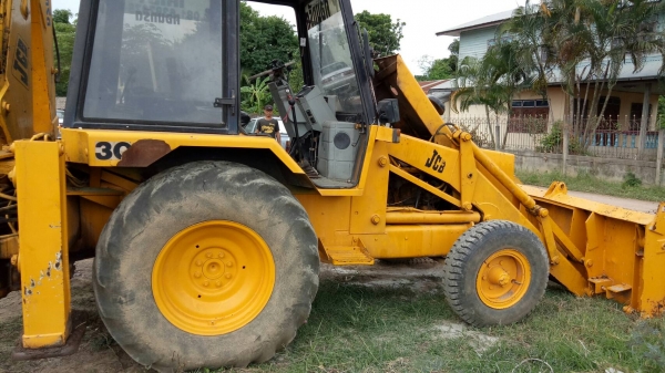 ขายด่วน รถตักหน้าขุดหลัง JCB 3CX สภาพสวยพร้อมใช้งาน รถใช้งานปกติ เครื่องปั้มแรง สนใจสอบถาม 093 07649