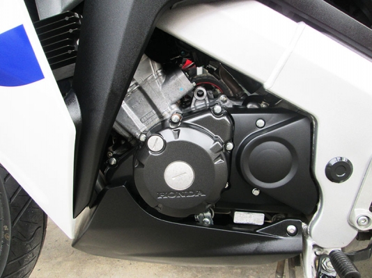 (โอนฟรี) ขาย HONDA CBR 150 Fi ตัวใหม่ล่าสุด ไมล์แท้ 1434 กม ปี 2017 สภาพป้ายแดง