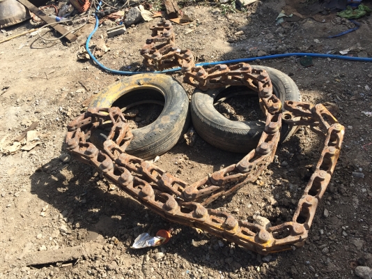 ขายโซ่ใส่รถแม็คโคร แทร็กเตอร์เส้นละ8000 คู่ละ15000 ราคาต่อรองคุยกันได้คะ โทร0616613023แพรว