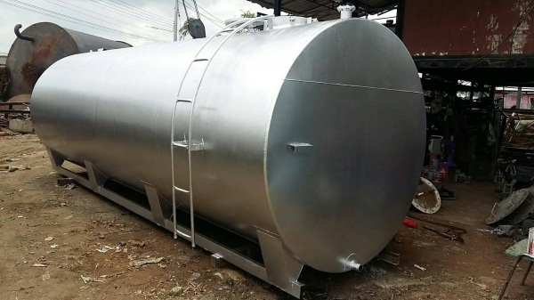 ถังน้ำมันทำใหม่ครับ 17,000 - 20,000 ลิตร สีสดใหม่ มาดูได้ที่หน้าร้านเลยครับ