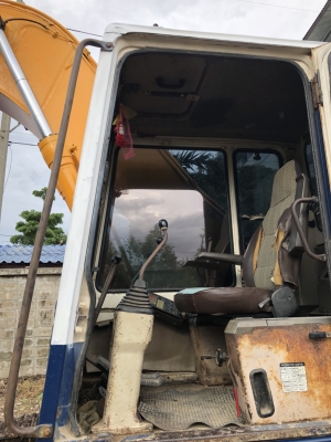 ขายโคมัสสุ PC 200-5 เต็มทุกระบบแอร์ไฟฟ้าครบช่วงล่างเต็ม เครื่องดีปั้มแรงพร้อมใช้งานเอกสารอินวอยราคา 570,000