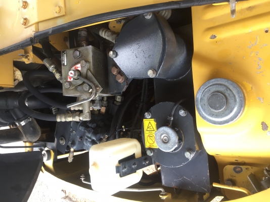 ขายคับKomatsu PC78Usสภาพสวยพร้อมใช้เอกสารชุดจดทะเบียน