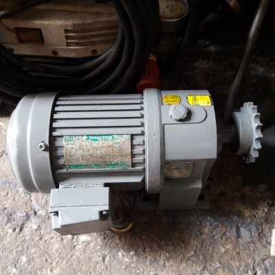 ขาย !! มอเตอร์เกียร์.ขนาด1/2แรง380v.รอบ1:50 พร้อมใช้งาน