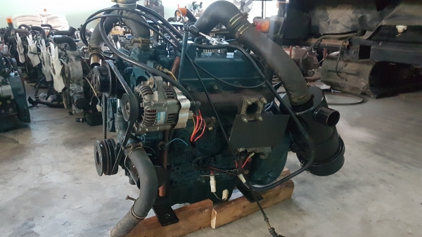 เครื่องยนต์ดีเซล kubota 4สูบ v1505 38แรงม้า สภาพสวย นำเข้าจากญี่ปุ่น