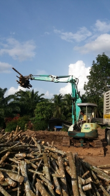 รถคีบไม้ รถคีบไม้