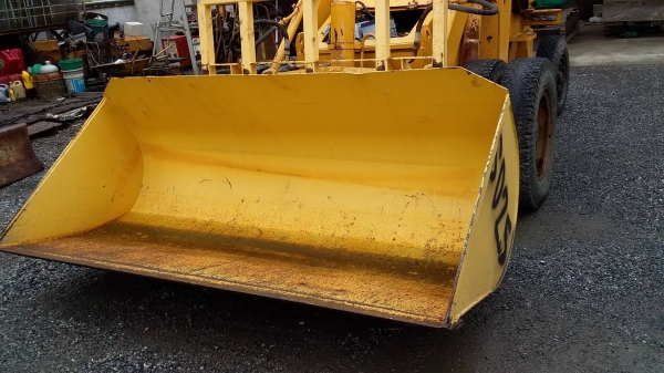 ต้องการขายรถตักล้อยางยี่ห้อ TCM-SD25Y-2รถนอกนำเข้าจากญี่ปุ่น