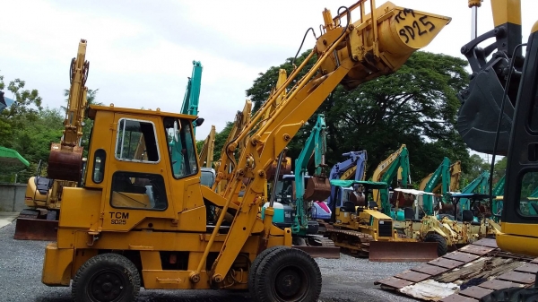 ต้องการขายรถตักล้อยางยี่ห้อ TCM-SD25Y-2รถนอกนำเข้าจากญี่ปุ่น