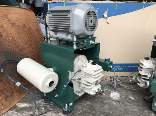 ขายรูทโบลเวอร์อัดอากาศ made in Japan ขนาด 1นิ้ว พร้อมมอเตอร์ Hitachi 2HP. 220V 3เฟส สภาพสวยมาก พร้อมใช้งาน มี 2ชุดๆละ 8,000 บาท