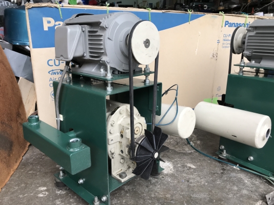 ขายรูทโบลเวอร์อัดอากาศ made in Japan ขนาด 1นิ้ว พร้อมมอเตอร์ Hitachi 2HP. 220V 3เฟส สภาพสวยมาก พร้อมใช้งาน มี 2ชุดๆละ 8,000 บาท