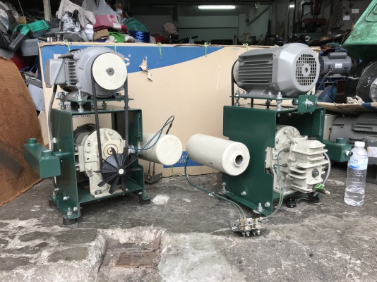 ขายรูทโบลเวอร์อัดอากาศ made in Japan ขนาด 1นิ้ว พร้อมมอเตอร์ Hitachi 2HP. 220V 3เฟส สภาพสวยมาก พร้อมใช้งาน มี 2ชุดๆละ 8,000 บาท