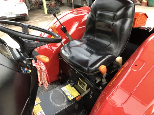 ขายรถไถยันมาร์ EF393T (4WD)2เพลา พร้อมอุปกรณ์ ใบมีดดันดินและโลเตอร์รี ราคา 328,000 บาท พร้อมส่งฟรีถึง โทรสอบถามได้เลยค่ะ 081-9136451 ขอดูรูปทาง Line:Bow6451  รถสวย สภาพพร้อมใช้งาน  เครื่องดี เกียร์ดี ยางดีทั้ง 4 เส้น ตรวจเชคเรียบร้อยค่ะ เล่มทะเบียนพร้อม