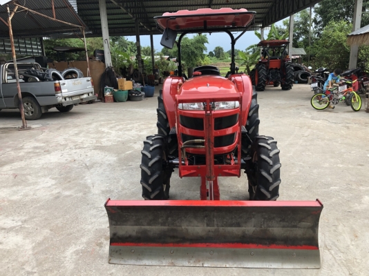 ขายรถไถยันมาร์ EF393T (4WD)2เพลา พร้อมอุปกรณ์ ใบมีดดันดินและโลเตอร์รี ราคา 328,000 บาท พร้อมส่งฟรีถึง โทรสอบถามได้เลยค่ะ 081-9136451 ขอดูรูปทาง Line:Bow6451  รถสวย สภาพพร้อมใช้งาน  เครื่องดี เกียร์ดี ยางดีทั้ง 4 เส้น ตรวจเชคเรียบร้อยค่ะ เล่มทะเบียนพร้อม