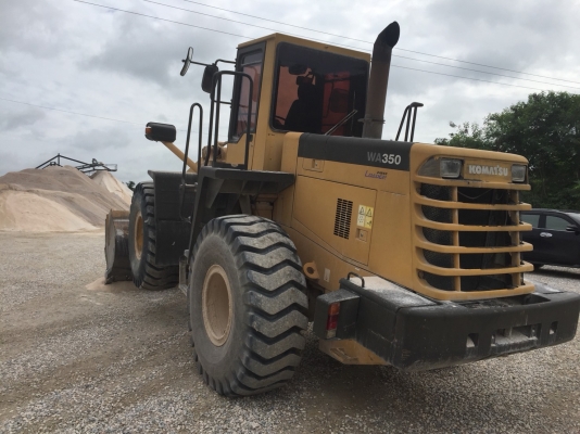 ขายรถตัก Wa350-3Eเอกสารเล่มทะเบียนยางเต็ม ยางใหม่4เส้น  ราคา950,000บาทต่อรองติดต่อ คุณอ๊อฟ พิจิตร 086-737-9991