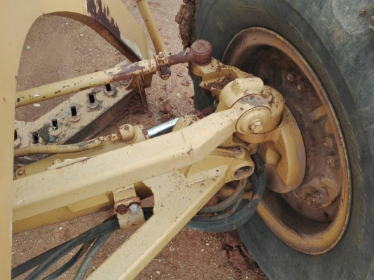 ขายรถเกรด CAT 140 G เล่มทะเบียนราคา 2,100,000