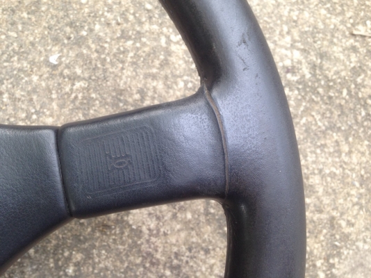 พวงมาลัยหนัง momo แท้ อิตาลี่ คอ isuzu tfr cameo rodeo  2500บาท