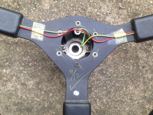 พวงมาลัยหนัง momo แท้ อิตาลี่ คอ isuzu tfr cameo rodeo  2500บาท