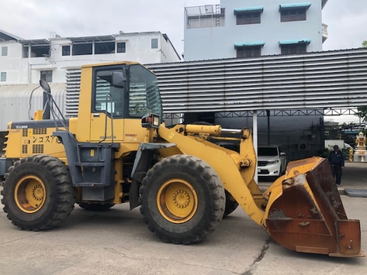 รถตัก Komatsu WA300-3 เก่านอกจากญีปุ่่น100\% มีให้เลือกหลายคัน พร้อมใช้งานทุกค
