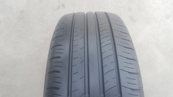 ขายยาง\% 215/55/17 ปี 2517 DUNLOP EC300 4 เส้น ขายยาง\% 215/55/17 ปี 2517 DUNLOP EC300 4 เส้น