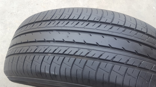 ขายยาง\% 215/55/17 ปี 16 YOKOHAMA E70 2 เส้น ขายยาง\% 215/55/17 ปี 16 YOKOHAMA E70 2 เส้น