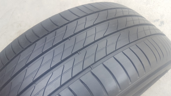 ขายยาง\%225/50/17 ปี 15 MICHERLIN 3ST 4 เส้น ขายยาง\%225/50/17 ปี 15 MICHERLIN 3ST 4 เส้น