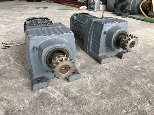 ขายมอเตอร์เกียร์ SEW eurodrive 2HP. 380V อัตราทด 1:51 เพลาออกประมาณ 28รอบต่อนาที สภาพสวยมาก หมุนนิ่ม พร้อมใช้งาน มี 2ตัวครับ