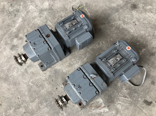ขายมอเตอร์เกียร์ SEW eurodrive 2HP. 380V อัตราทด 1:51 เพลาออกประมาณ 28รอบต่อนาที สภาพสวยมาก หมุนนิ่ม พร้อมใช้งาน มี 2ตัวครับ