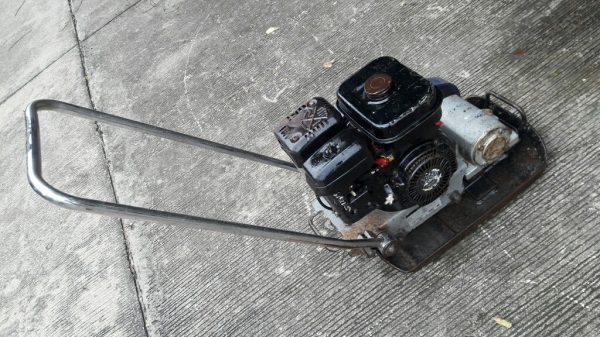 ขายเครื่องตบดินแบบเตารีดsubaru ex13 ohv by tacom