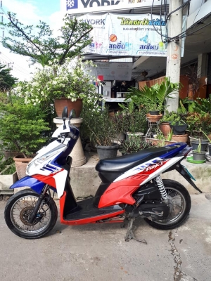 Click i ปลายปี 2554 สีขาวแดง รุ่น Street เป็นลายสุดท้าย รถสวย ราคาเบาๆ