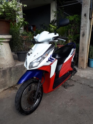 Click i ปลายปี 2554 สีขาวแดง รุ่น Street เป็นลายสุดท้าย รถสวย ราคาเบาๆ