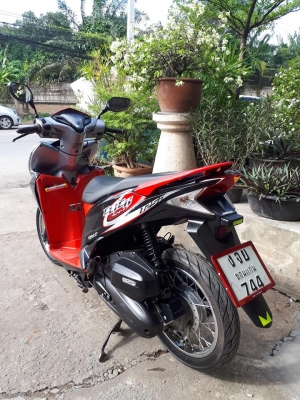 Honda Click 125 i สีดำแดง ลาย Street รถสวย ดูดีมีสไตล์ ราคาอย่างถูก Honda Click 125 i สีดำแดง ลาย Street รถสวย ดูดีมีสไตล์ ราคาอย่างถูก