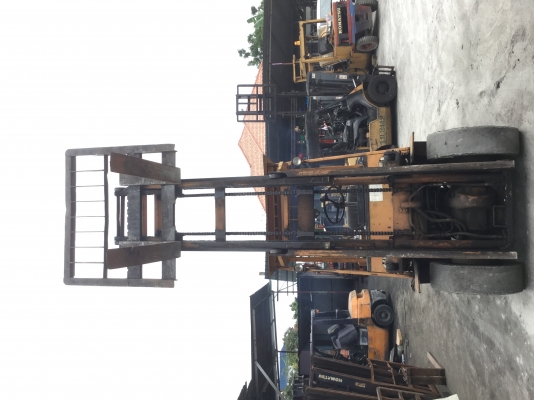 อาร์ ซี เอช โฟรคลิฟท์ ขาย โคมะสุ 3.5 ตัน ดีเซล เสา 3 เมตร