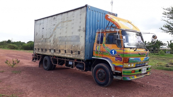 ขาย HINO 6 ล้อ (ตู้ผ้าใบ) เครื่อง 170 แรง ยาว 6.2 เบรคจิ๊ฟฟี่ พวงมาลัยเพาเวอร์ ยางใหม่7 เส้น เครื่องดี ชัชซีสวย ราคา 290,000 บาท ศุภากร 081-1903107,089-5367218