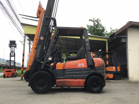 อาร์ ซี เอช โฟรคลิฟท์ ขาย โตโยต้า รุ่น 6 ดีเซล 2.5 ตัน อาร์ ซี เอช โฟรคลิฟท์ ขาย โตโยต้า รุ่น 6 ดีเซล 2.5 ตัน