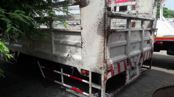 ขายกะบะไม่ดั้ม ใส่ได้ทั้ง 6ล้อและ 10ล้อ ยาว7.20ม. กว้าง2.50ม. สูง2.40ม.