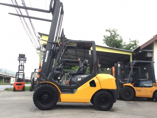 ขาย โฟรคลิฟท์ โคมะสุ ขีด 17 ดีเซล 3 ตัน เสา 4 เมตร