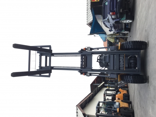 ขาย โฟรคลิฟท์ โคมะสุ ขีด 17 ดีเซล 3 ตัน เสา 4 เมตร