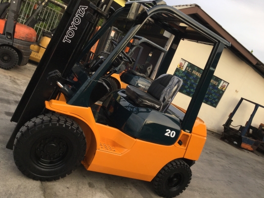อาร์ ซี เอช โฟรคลิฟท์ ขาย โตโยต้า รุ่น 7 ดีเซล 2 ตัน เสา 4 เมตร
