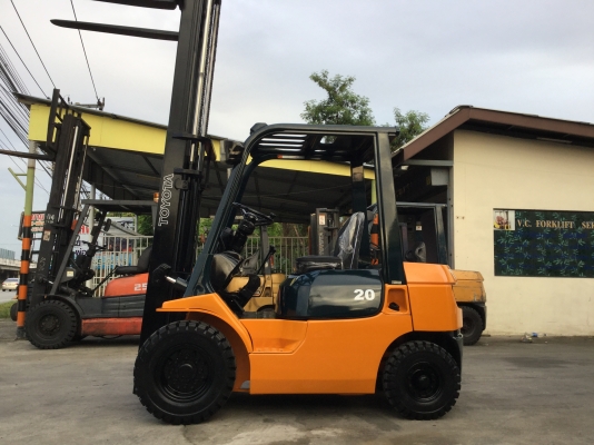 อาร์ ซี เอช โฟรคลิฟท์ ขาย โตโยต้า รุ่น 7 เบนซิน 2 ตันเสา 4 เมตร