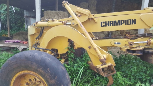 ขาย รถเกรด CHAMPION 720A Series 6 มีเล่มทะเบียน เครื่องดี เกียร์ดี ต้องเช็คระบบไฮดรอริคใหม่ ราคาต่อรองได้