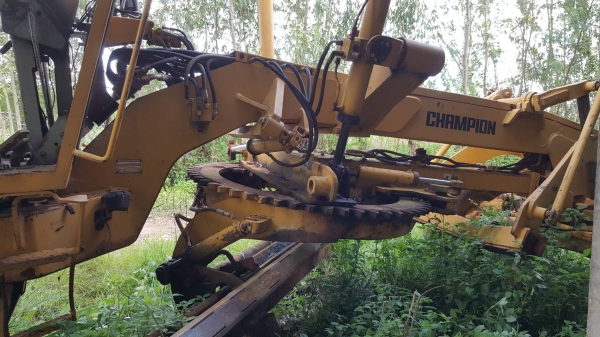 ขาย รถเกรด CHAMPION 720A Series 6 มีเล่มทะเบียน เครื่องดี เกียร์ดี ต้องเช็คระบบไฮดรอริคใหม่ ราคาต่อรองได้