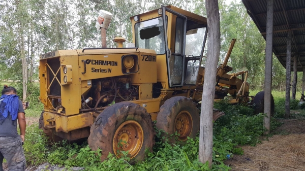 ขาย รถเกรด CHAMPION 720A Series 6 มีเล่มทะเบียน เครื่องดี เกียร์ดี ต้องเช็คระบบไฮดรอริคใหม่ ราคาต่อรองได้