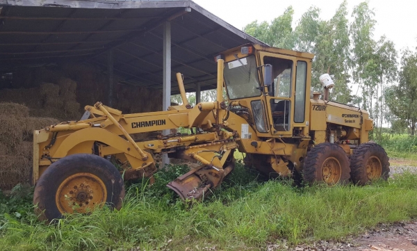 ขาย รถเกรด CHAMPION 720A Series 6 มีเล่มทะเบียน เครื่องดี เกียร์ดี ต้องเช็คระบบไฮดรอริคใหม่ ราคาต่อรองได้