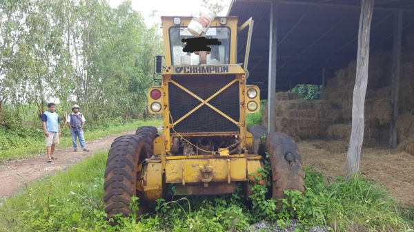 ขาย รถเกรด CHAMPION 720A Series 6 มีเล่มทะเบียน เครื่องดี เกียร์ดี ต้องเช็คระบบไฮดรอริคใหม่ ราคาต่อรองได้