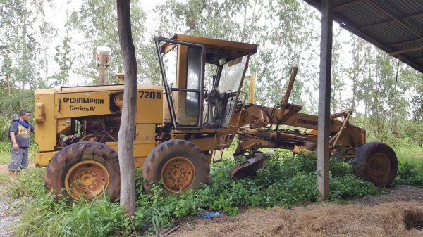 ขาย รถเกรด CHAMPION 720A Series 6 มีเล่มทะเบียน เครื่องดี เกียร์ดี ต้องเช็คระบบไฮดรอริคใหม่ ราคาต่อรองได้