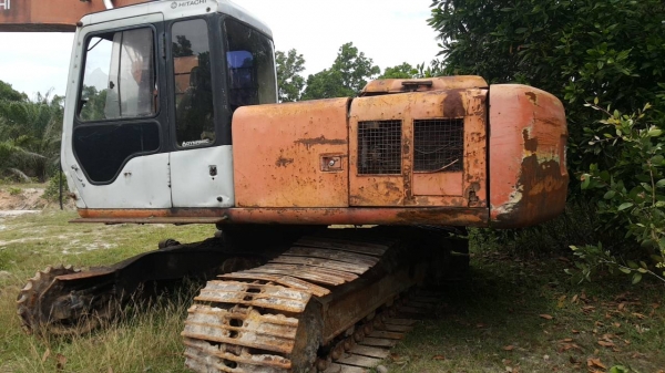 ขาย HITACHI.EX 200-2 ตัวเดินเสีย 1 ข้างขายตามสภาพเอกสารเล่มทะเบียนราคา 280,000 ต่อรอง