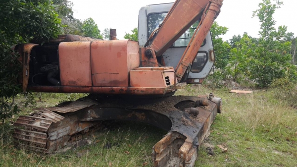 ขาย HITACHI.EX 200-2 ตัวเดินเสีย 1 ข้างขายตามสภาพเอกสารเล่มทะเบียนราคา 280,000 ต่อรอง