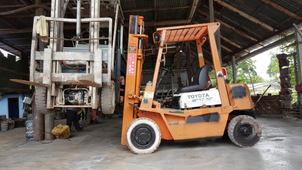 ขายครับ โฟคลิฟ รุ่น 4FD25 ดีเซล ยกสูง 3เมตร