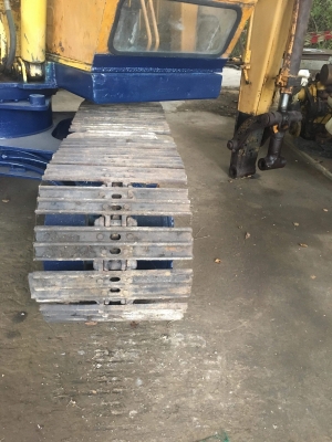 ขายKOMATSU PC 100-1 รถมี2คัน เหมาะกับงานก่อสร้างและร้านรับซื้อของเก่า ตัวเดิน905 ราคาต่อรองคุยกันได้ ขายได้ขายเลย โทร0616613023แพรว