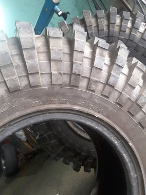 Maxxis 8060 ขนาด 37-12.5-16 ปี15 สภาพดี มี 2เส้น Maxxis 8060 ขนาด 37-12.5-16 ปี15 สภาพดี มี 2เส้น