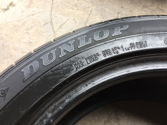 ยาง DUNLOP 215-55-17 ปี 17 2 เส้น 1800 สภาพสวยๆไม่บวมไม่กินข้างดอกยางเหลือเยอะเอาไปวิ่งกันใด้อีกยาวค ยาง DUNLOP 215-55-17 ปี 17 2 เส้น 1800 สภาพสวยๆไม่บวมไม่กินข้างดอกยางเหลือเยอะเอาไปวิ่งกันใด้อีกยาวค